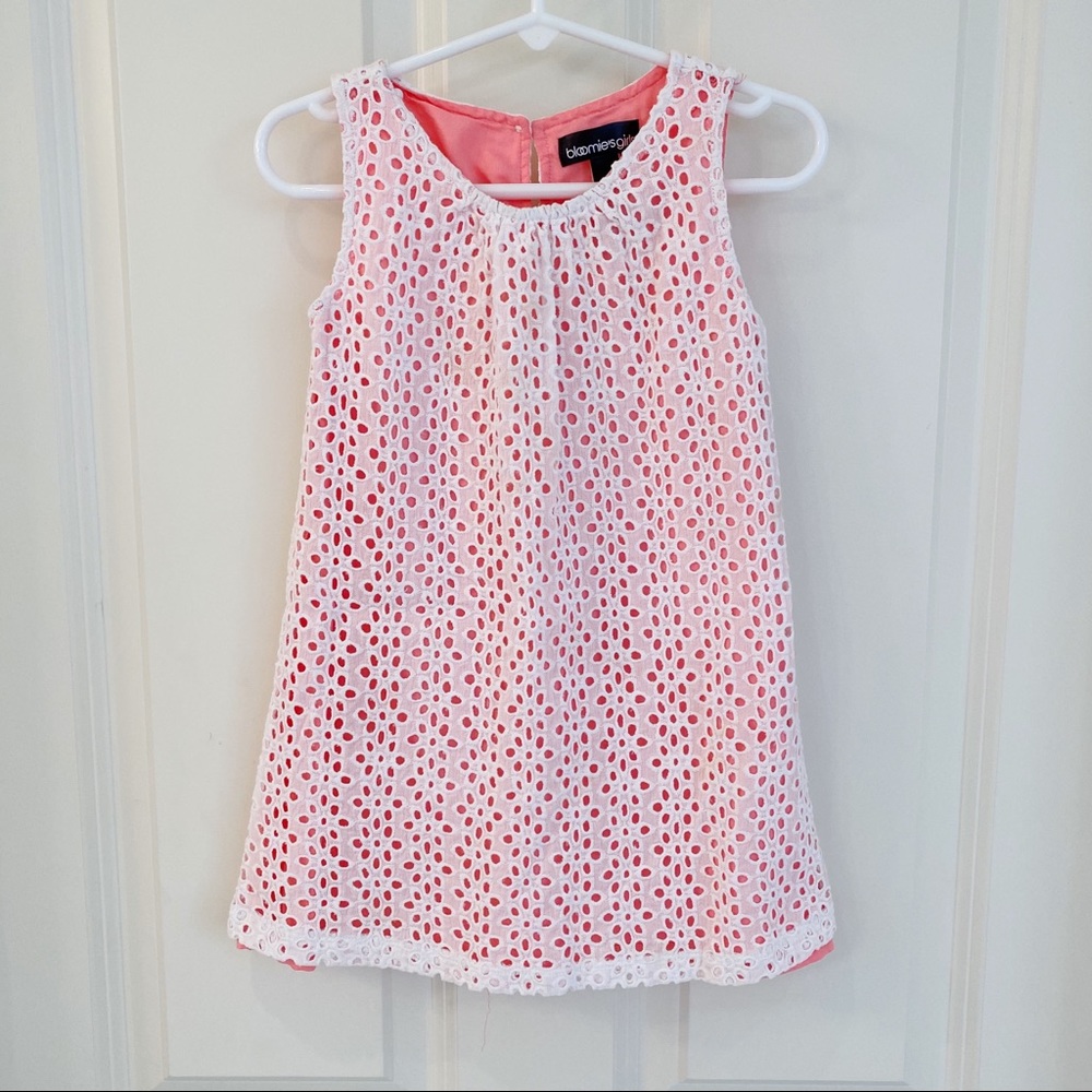 NWOT BLOOMIE’S GIRLS EYELET LACE DRESS. SIZE 3T.